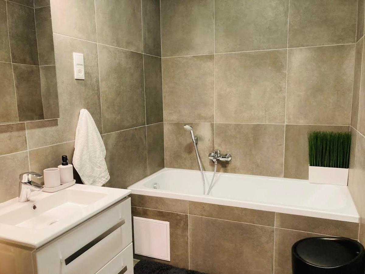 Zawia Apartman Apartment Balatonföldvár Екстериор снимка